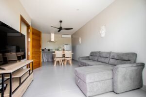 Salon moderne et confortable du Cottage Blue Cyan de la résidence Blue Cyan Cottage sur l’île de Koh Samui en Thaïlande du Sud.