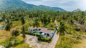 Vue aérienne de la villa MAIA chez Blue Cyan Cottage (location vacances), située a Maenam sur l’île de Koh Samui en Thaïlande du sud.