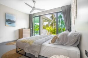 Une des chambre de la villa MAIA chez Blue Cyan Cottage (location vacances), située a Maenam sur l’île de Koh Samui en Thaïlande du sud.