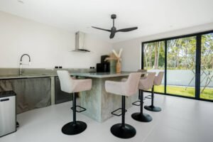 Cuisine de la villa MAIA chez Blue Cyan Cottage (location vacances), située a Maenam sur l’île de Koh Samui en Thaïlande du sud.