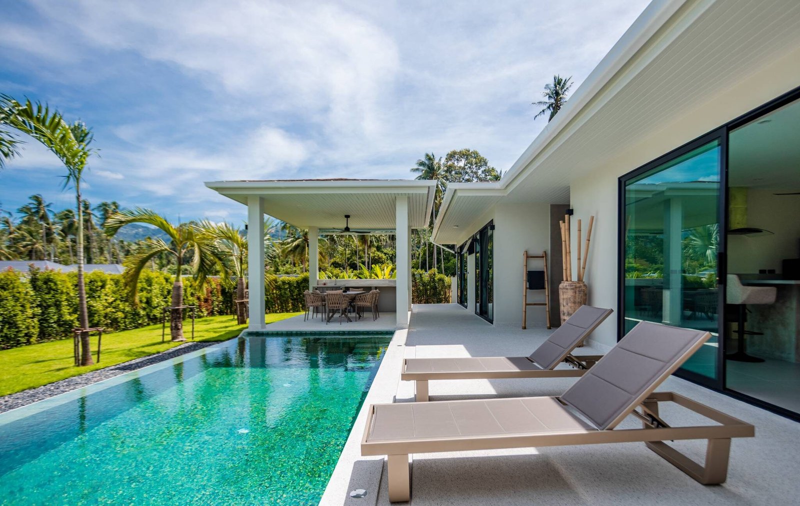 Piscine de la Villa MAIA chez Blue Cyan Cottage (location vacances), située a Maenam sur l’île de Koh Samui en Thaïlande du sud.
