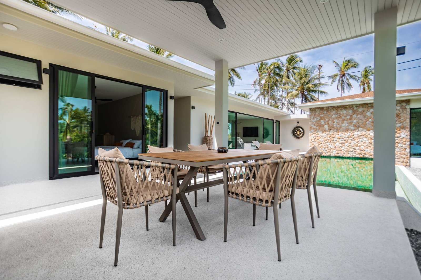 Terrasse de la villa MAIA chez Blue Cyan Cottage (location vacances), située a Maenam sur l’île de Koh Samui en Thaïlande du sud. Terrasse de la villa MAIA chez Blue Cyan Cottage (location vacances), située a Maenam sur l’île de Koh Samui en Thaïlande du sud.