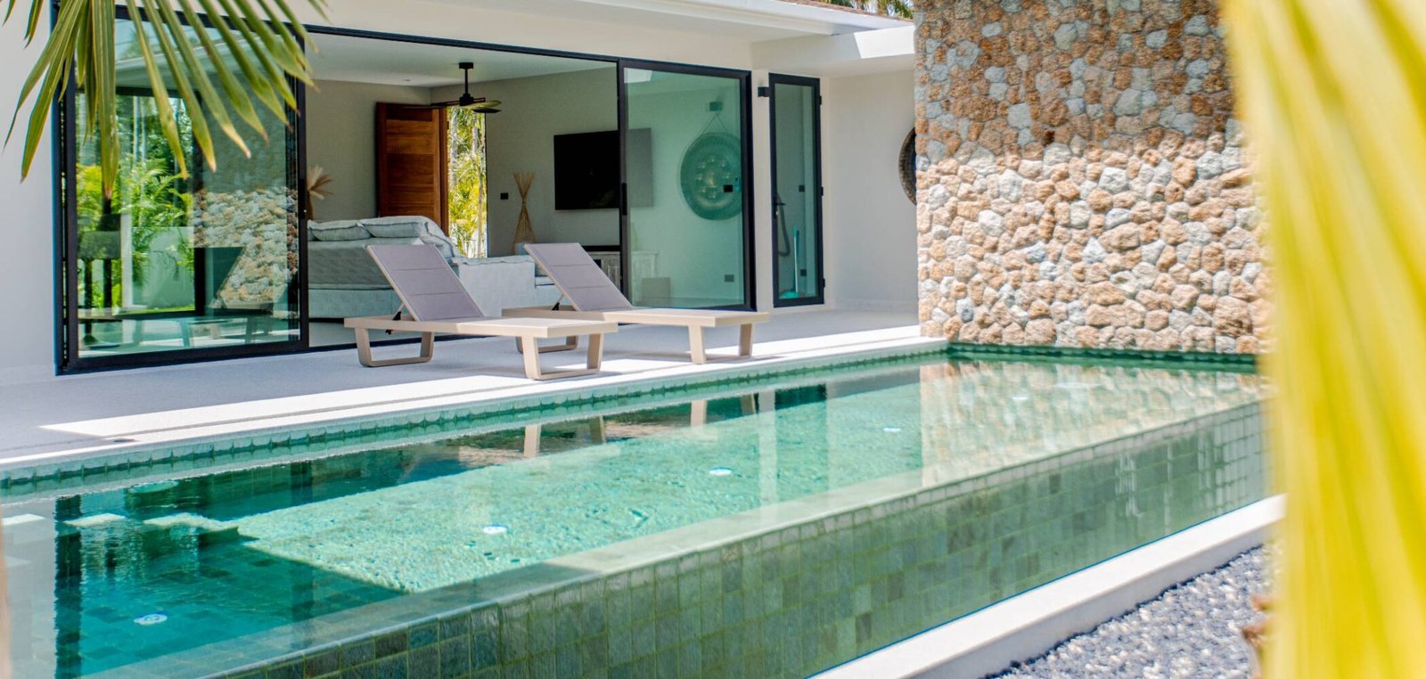 Piscine de la villa MAIA chez Blue Cyan Cottage (location vacances), située a Maenam sur l’île de Koh Samui en Thaïlande du sud. Piscine de la villa MAIA chez Blue Cyan Cottage (location vacances), située a Maenam sur l’île de Koh Samui en Thaïlande du sud.